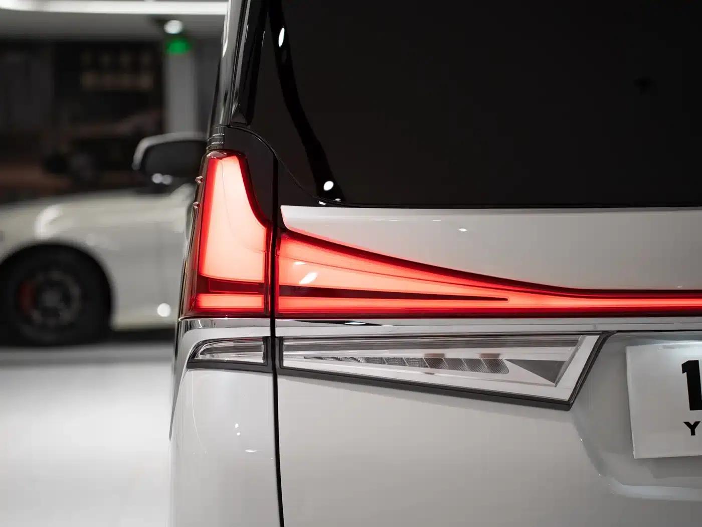 Lexus LM 2020 300h Four-Seat Executive Edition — миниатюра 5