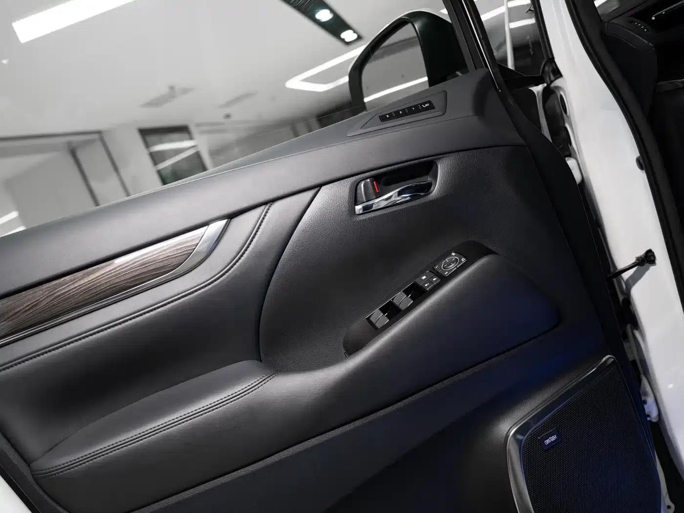 Lexus LM 2020 300h Four-Seat Executive Edition — миниатюра 10