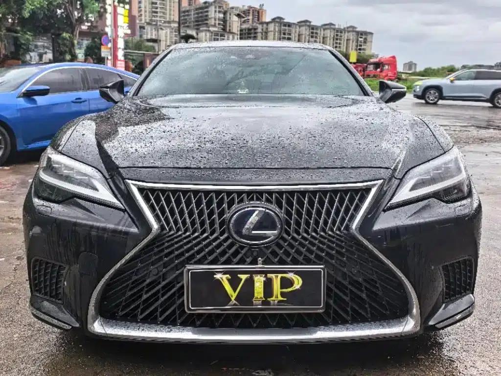 Lexus LS 500h Executive Edition 2021 — миниатюра 1