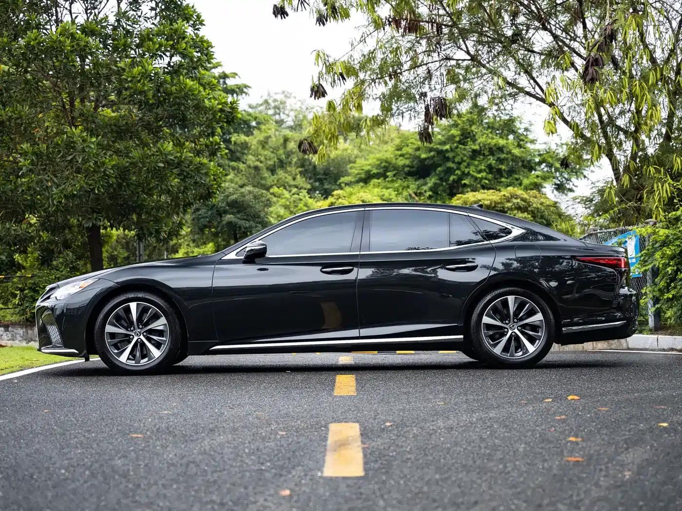 Lexus LS 2023 500h Premium Edition — миниатюра 4