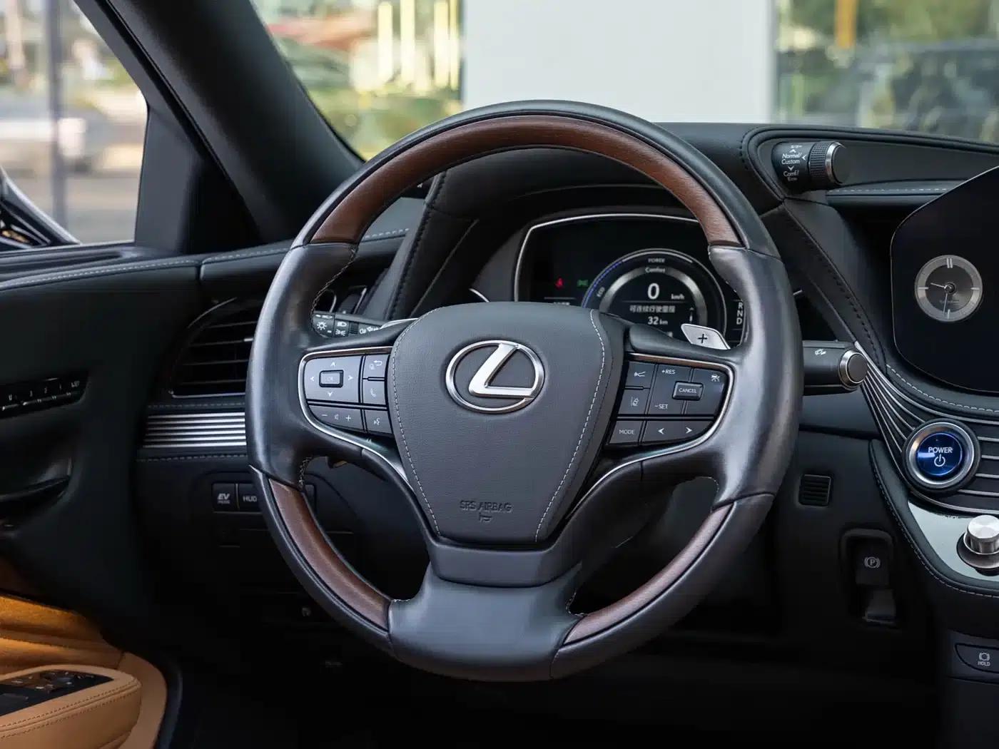 Lexus LS 2021 500h Premium Edition — миниатюра 14