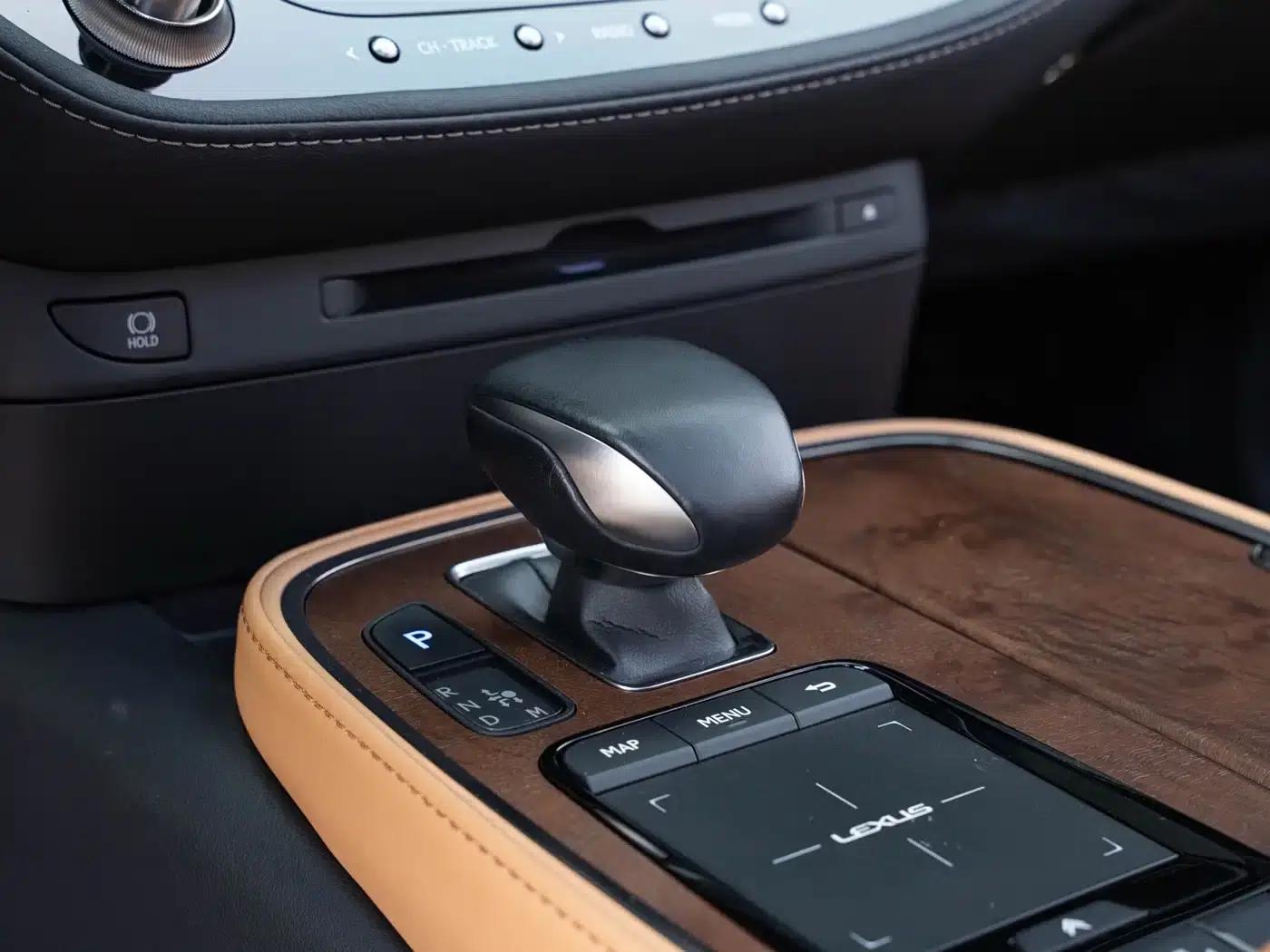 Lexus LS 2021 500h Premium Edition — миниатюра 15