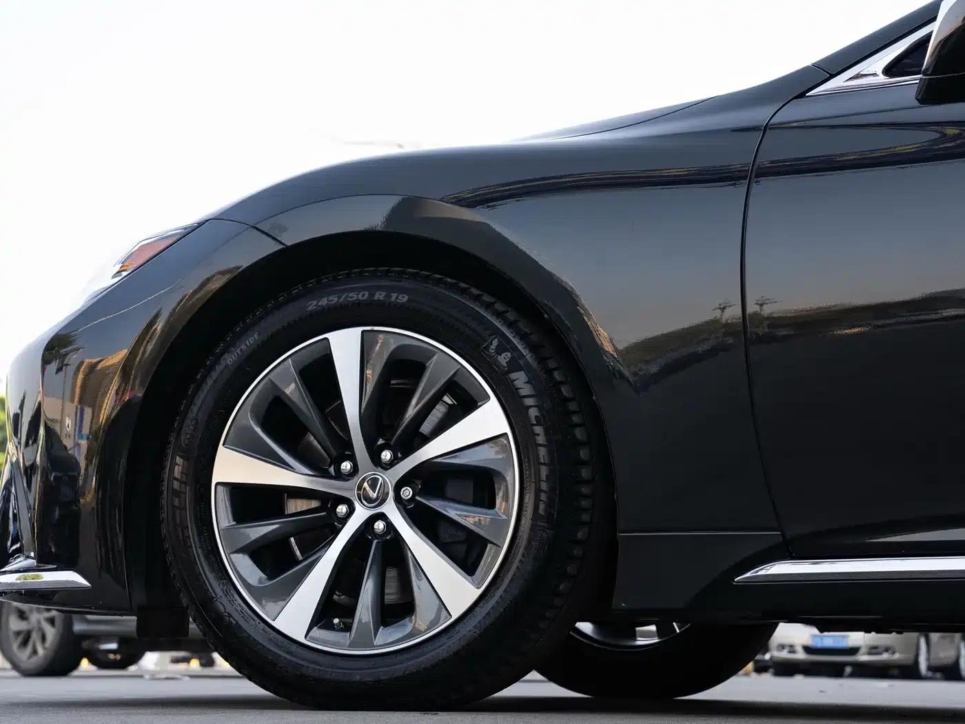Lexus LS 2021 500h Premium Edition — миниатюра 8