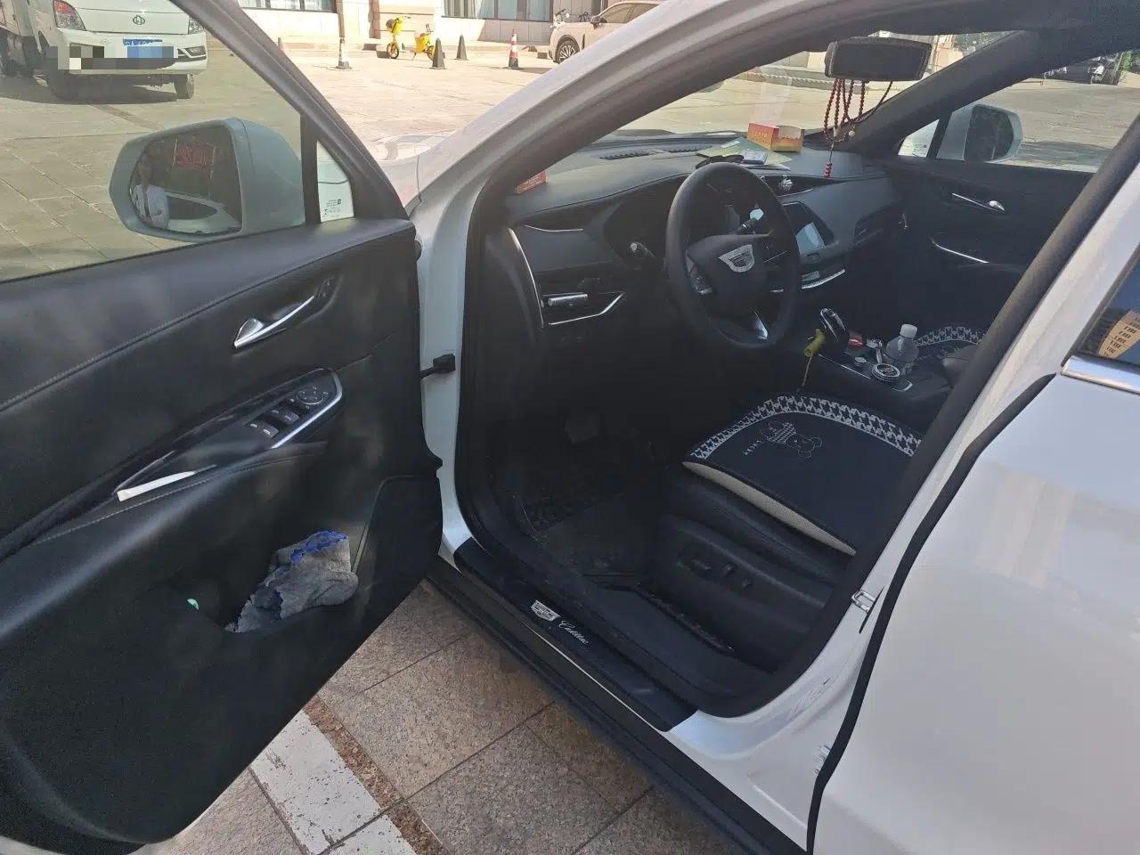 Cadillac XT4 2021 28T Two-Wheel Drive Tech Edition — миниатюра 16
