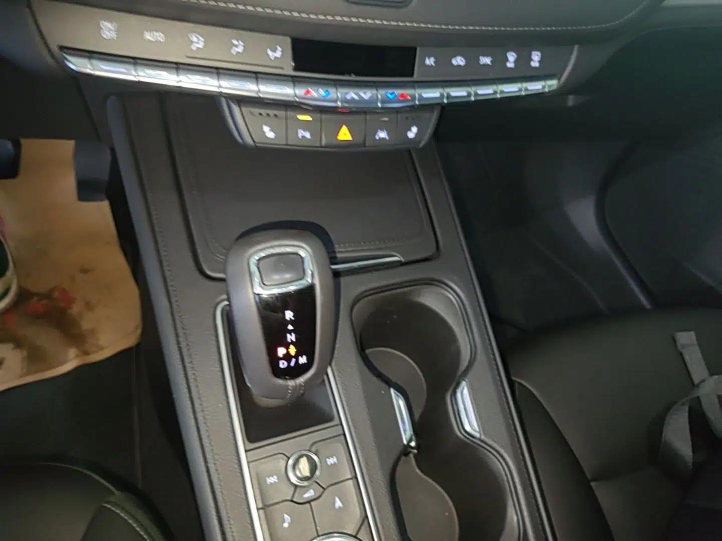 Cadillac XT4 2018 28T Four-Wheel Drive Leading Model — миниатюра 21