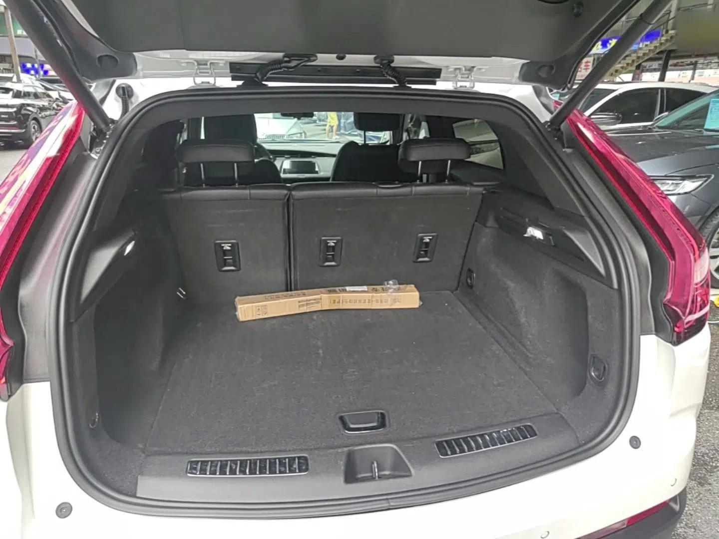 Cadillac XT4 2018 28T Four-Wheel Drive Leading Model — миниатюра 27