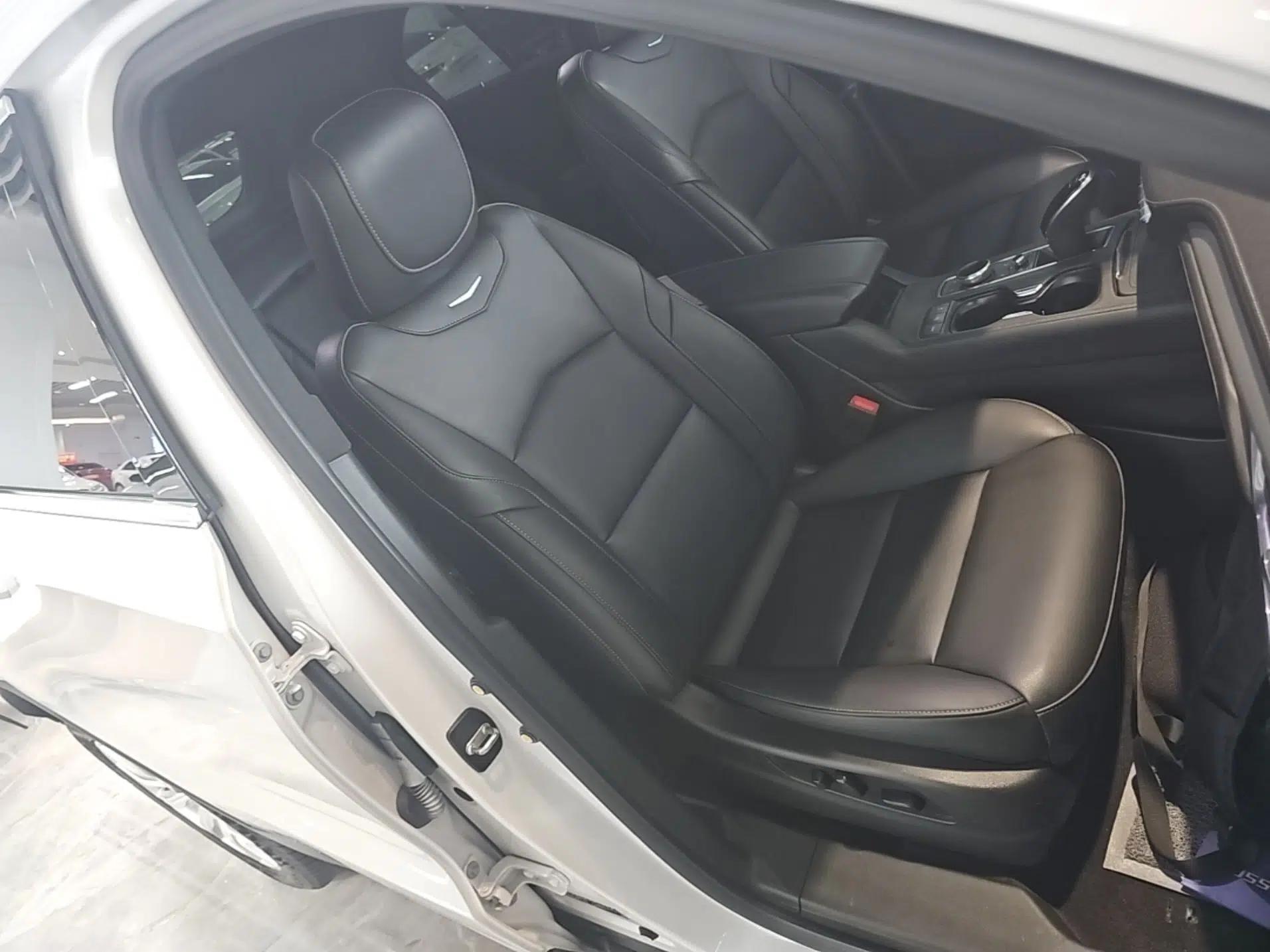 Cadillac XT4 2020 Revised Version 28T Two-Wheel Drive Leading Edition — миниатюра 19