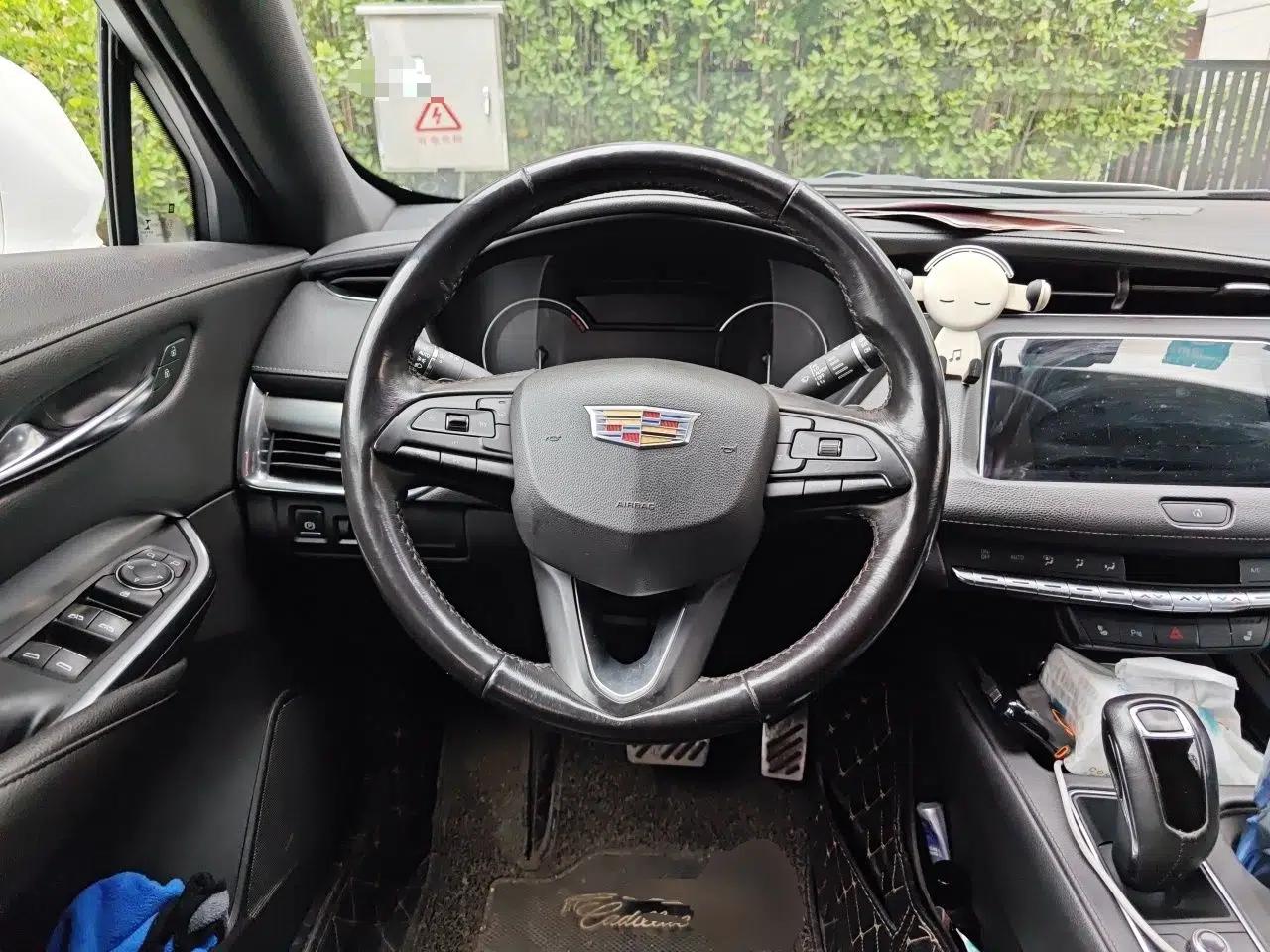 Cadillac XT4 2018 28T Two-Wheel-Drive Luxury Model — миниатюра 10