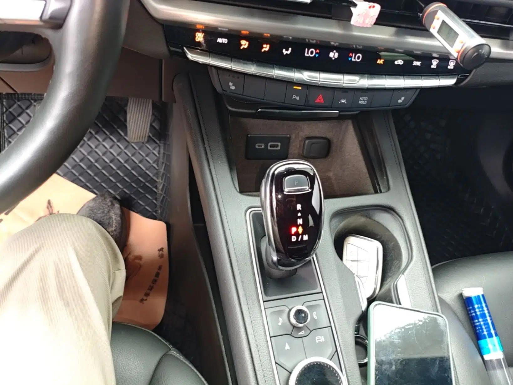 Cadillac XT4 2024 28T Two-Wheel-Drive Luxury Version — миниатюра 16