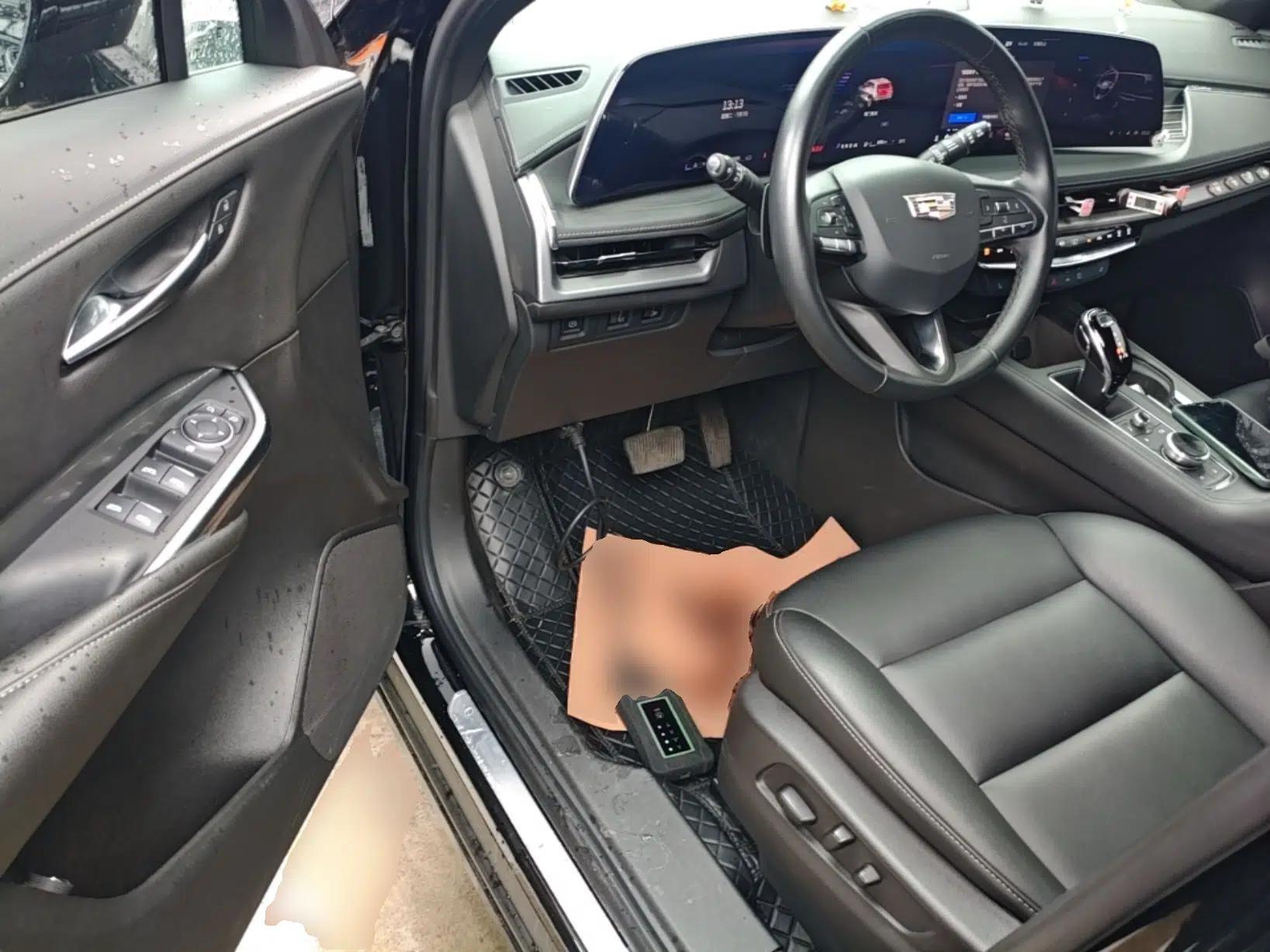 Cadillac XT4 2024 28T Two-Wheel-Drive Luxury Version — миниатюра 18