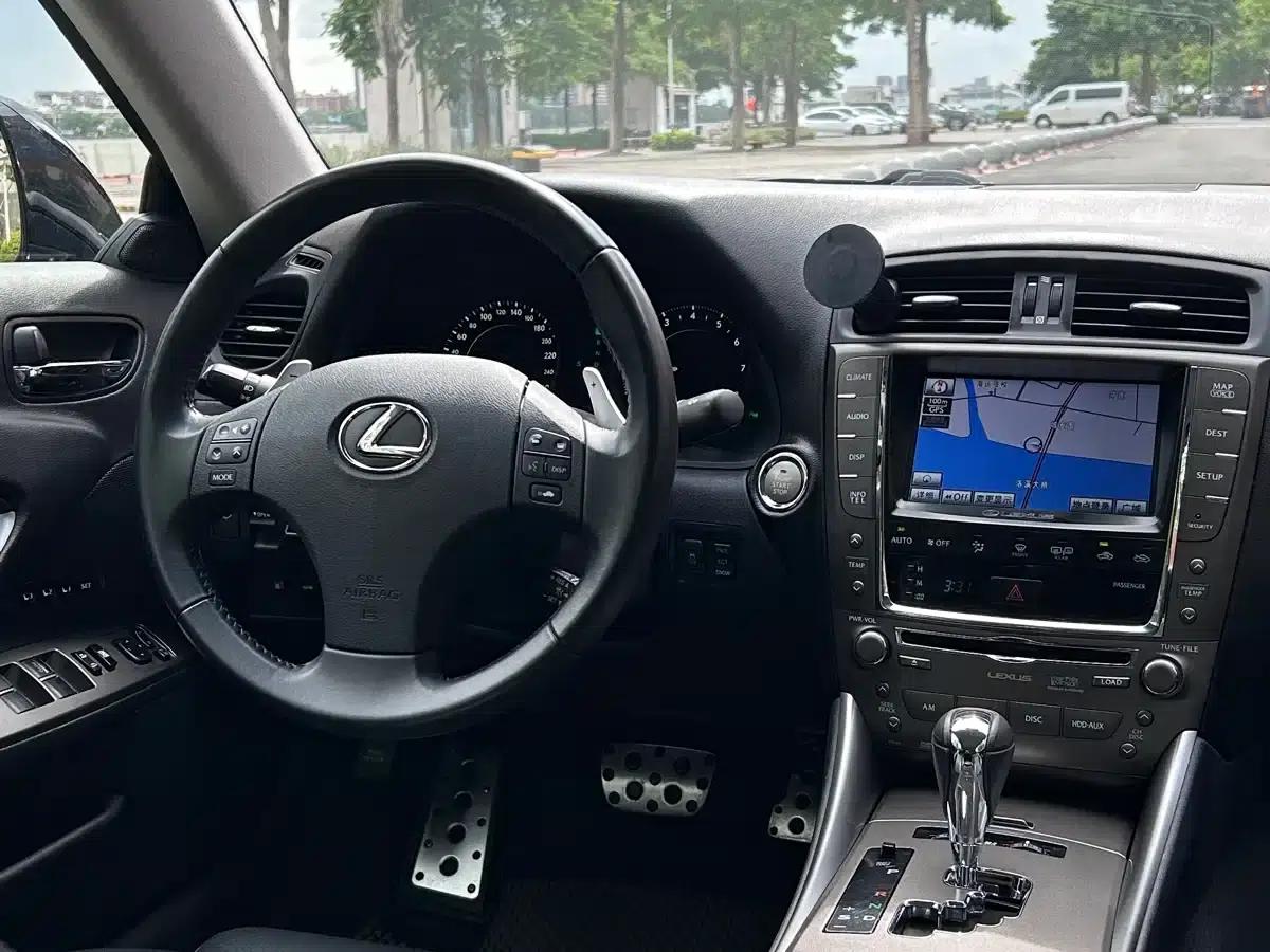 Lexus IS 2009 300C — миниатюра 8