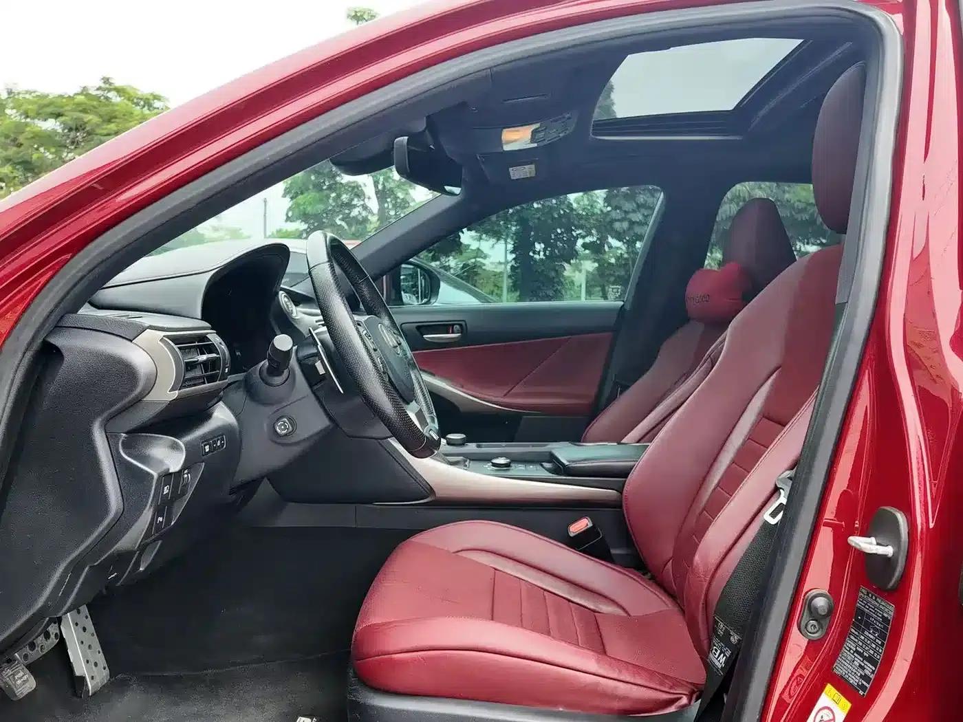 Lexus IS 2017 300 F SPORT Edition — миниатюра 4