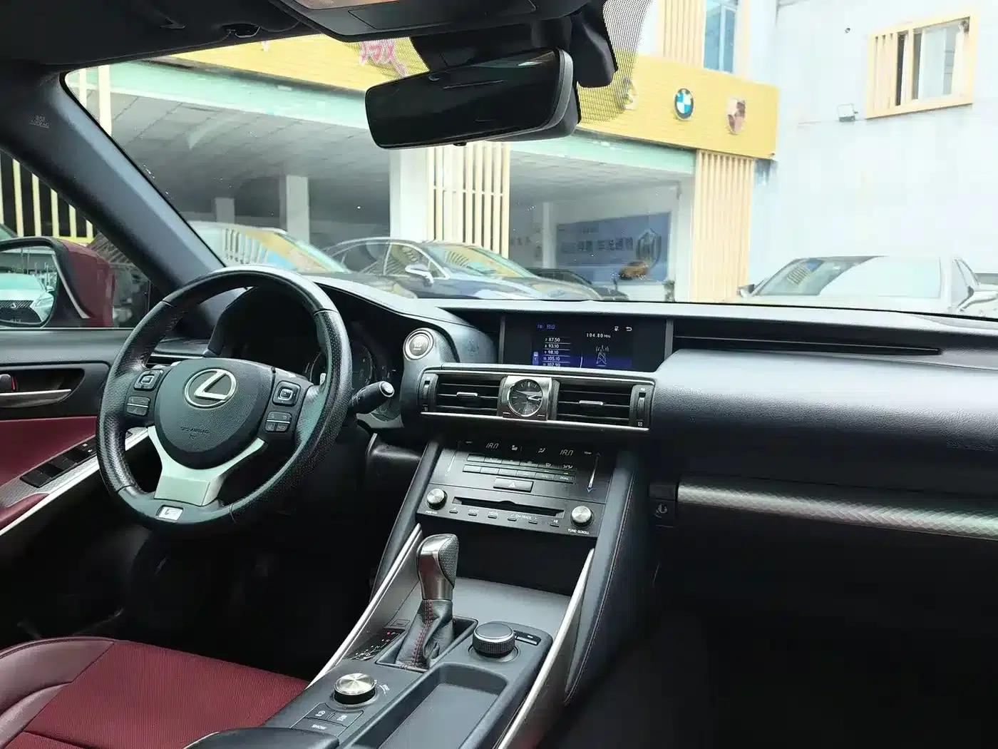 Lexus IS 2017 300 F SPORT Edition — миниатюра 6