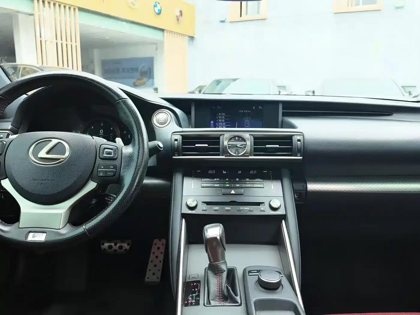 Lexus IS 2017 300 F SPORT Edition — миниатюра 7