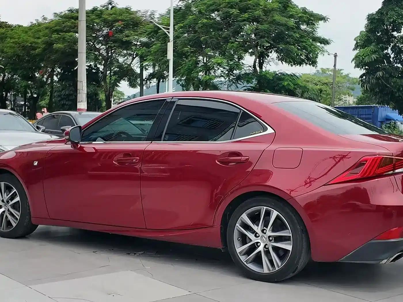 Lexus IS 2017 300 F SPORT Edition — миниатюра 10
