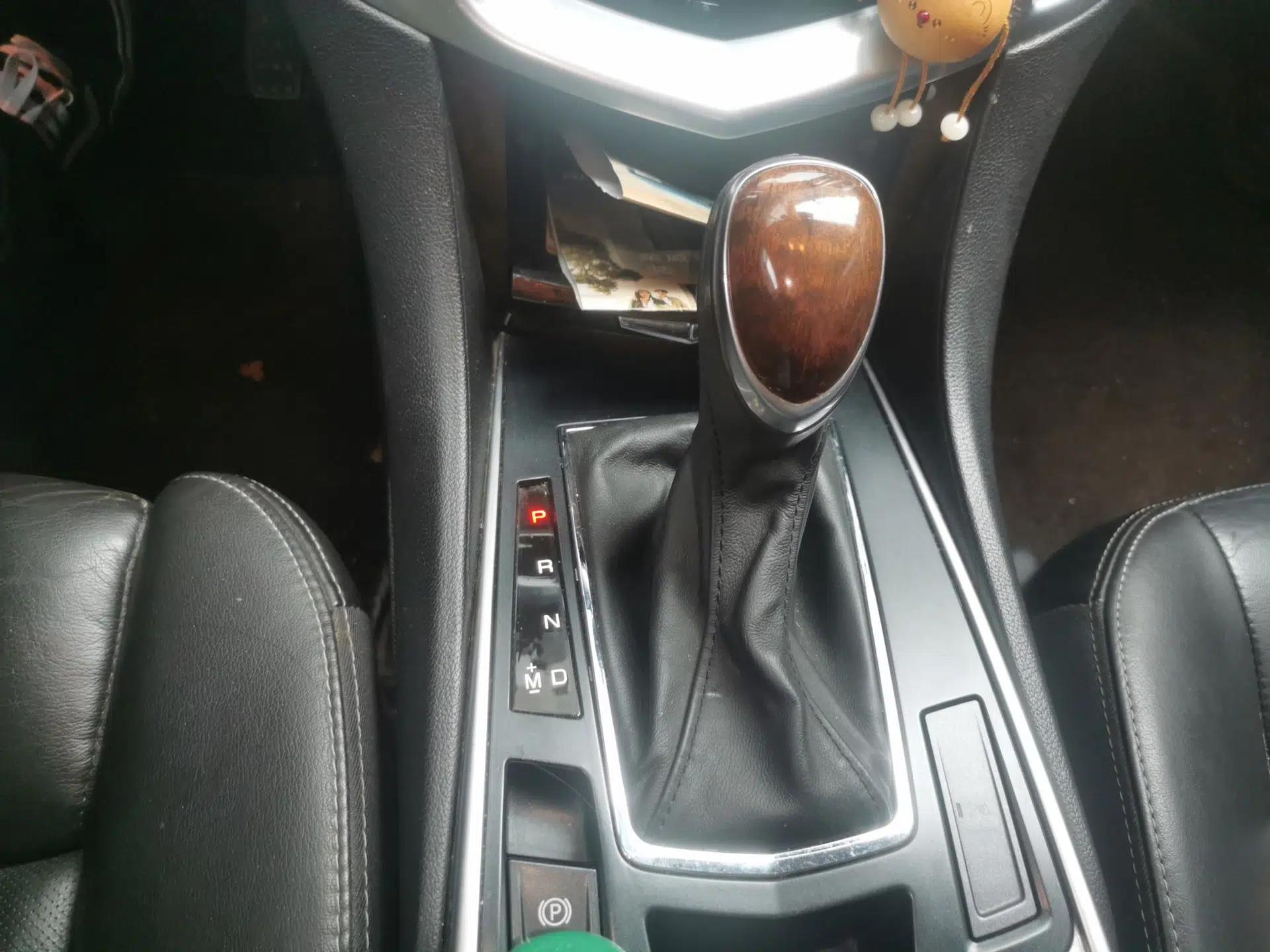 Cadillac SRX 2013 3.0L Elite Model — миниатюра 14
