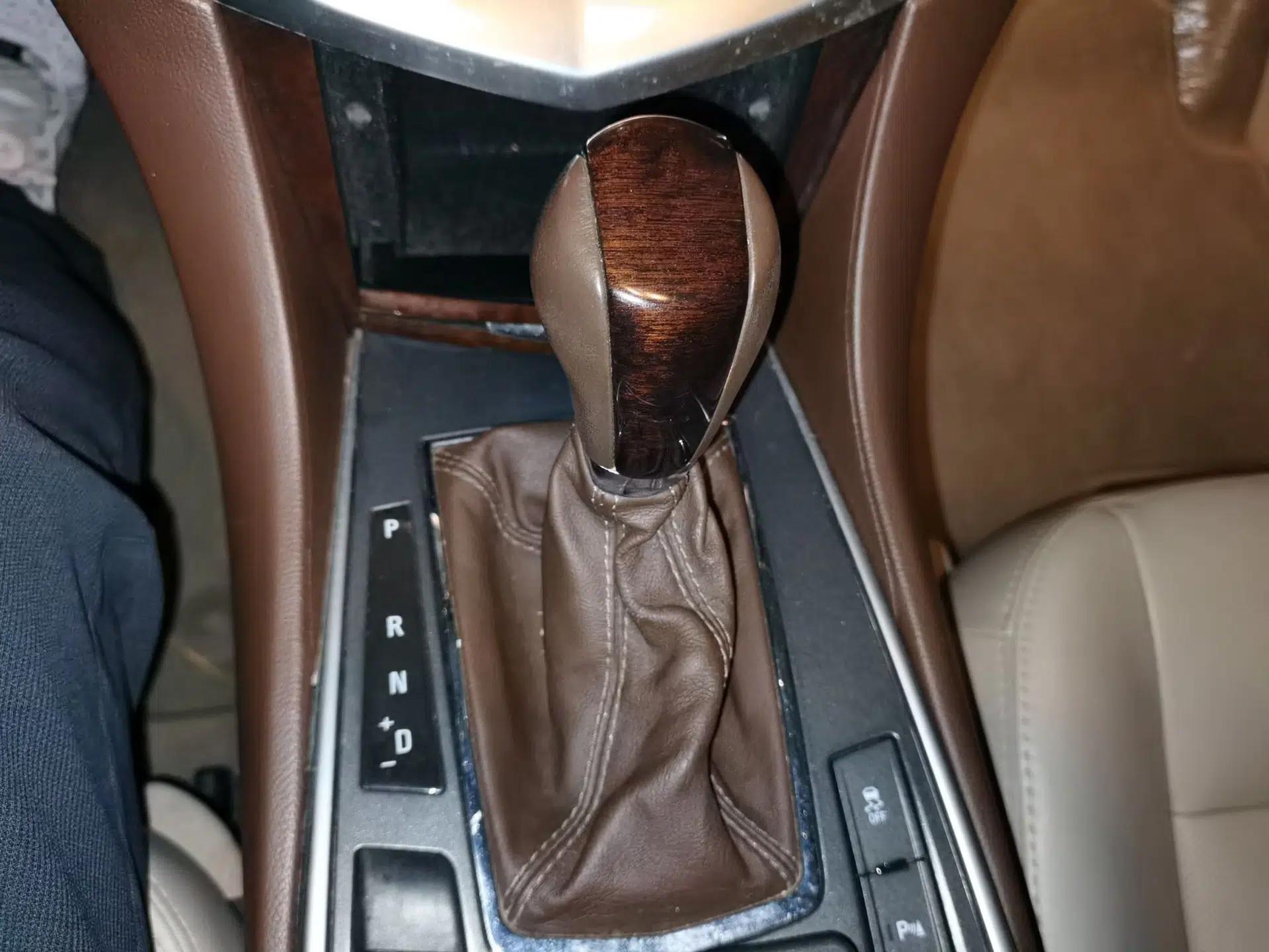 Cadillac SRX 2012 3.0L Elite Edition — миниатюра 14