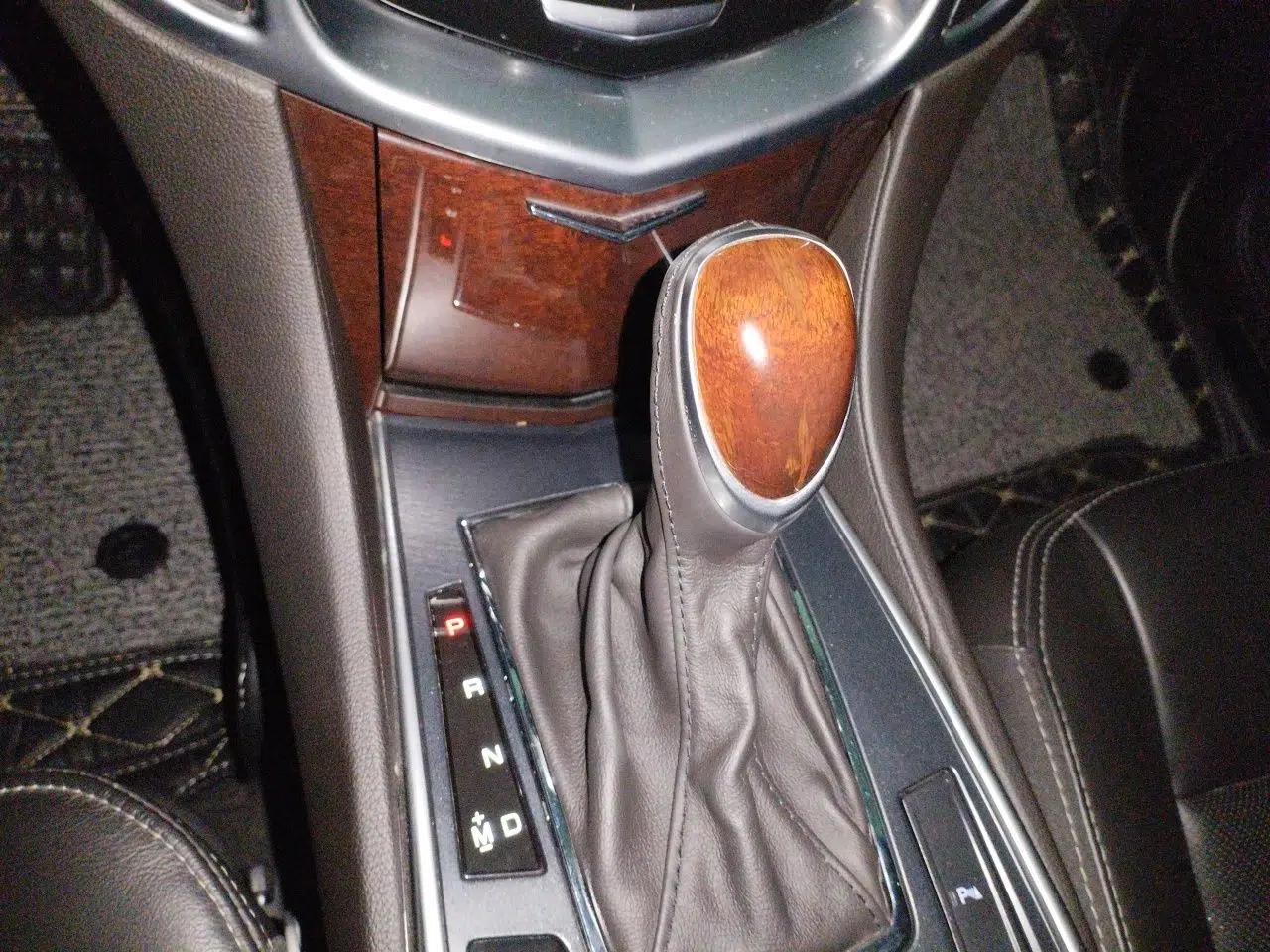 Cadillac SRX 2015 3.0L Elite Model — миниатюра 14