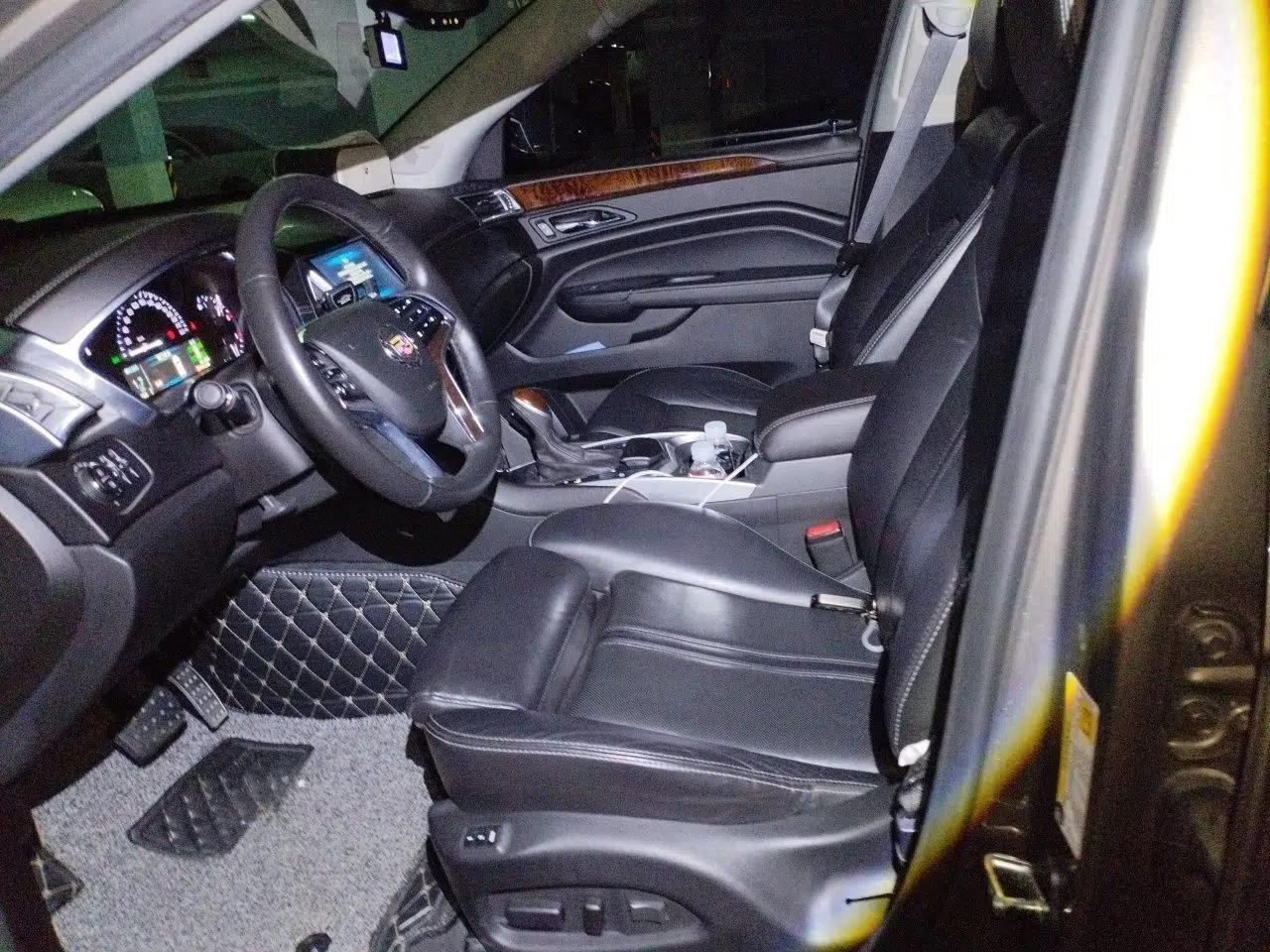 Cadillac SRX 2015 3.0L Elite Model — миниатюра 15