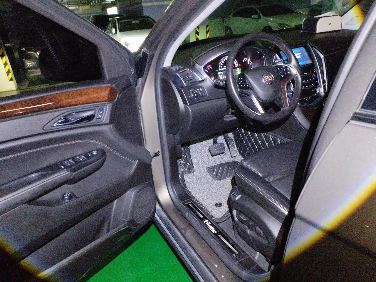 Cadillac SRX 2015 3.0L Elite Model — миниатюра 16