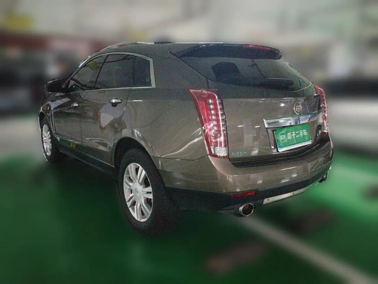 Cadillac SRX 2015 3.0L Elite Model — миниатюра 4