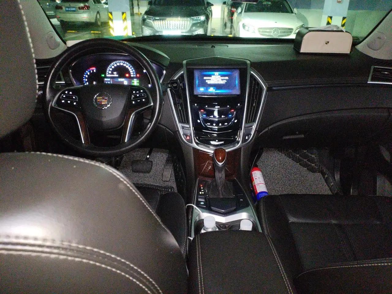Cadillac SRX 2015 3.0L Elite Model — миниатюра 9