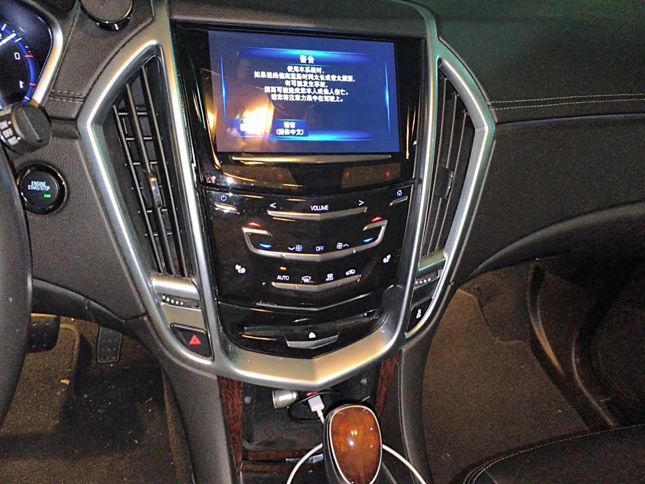 Cadillac SRX 2015 3.0L Elite Model — миниатюра 13