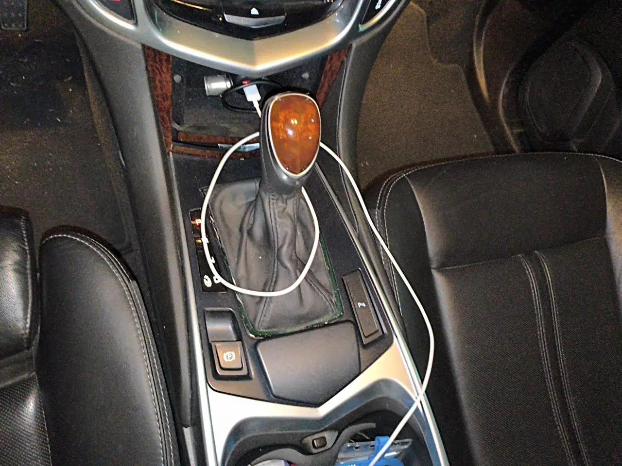 Cadillac SRX 2015 3.0L Elite Model — миниатюра 14