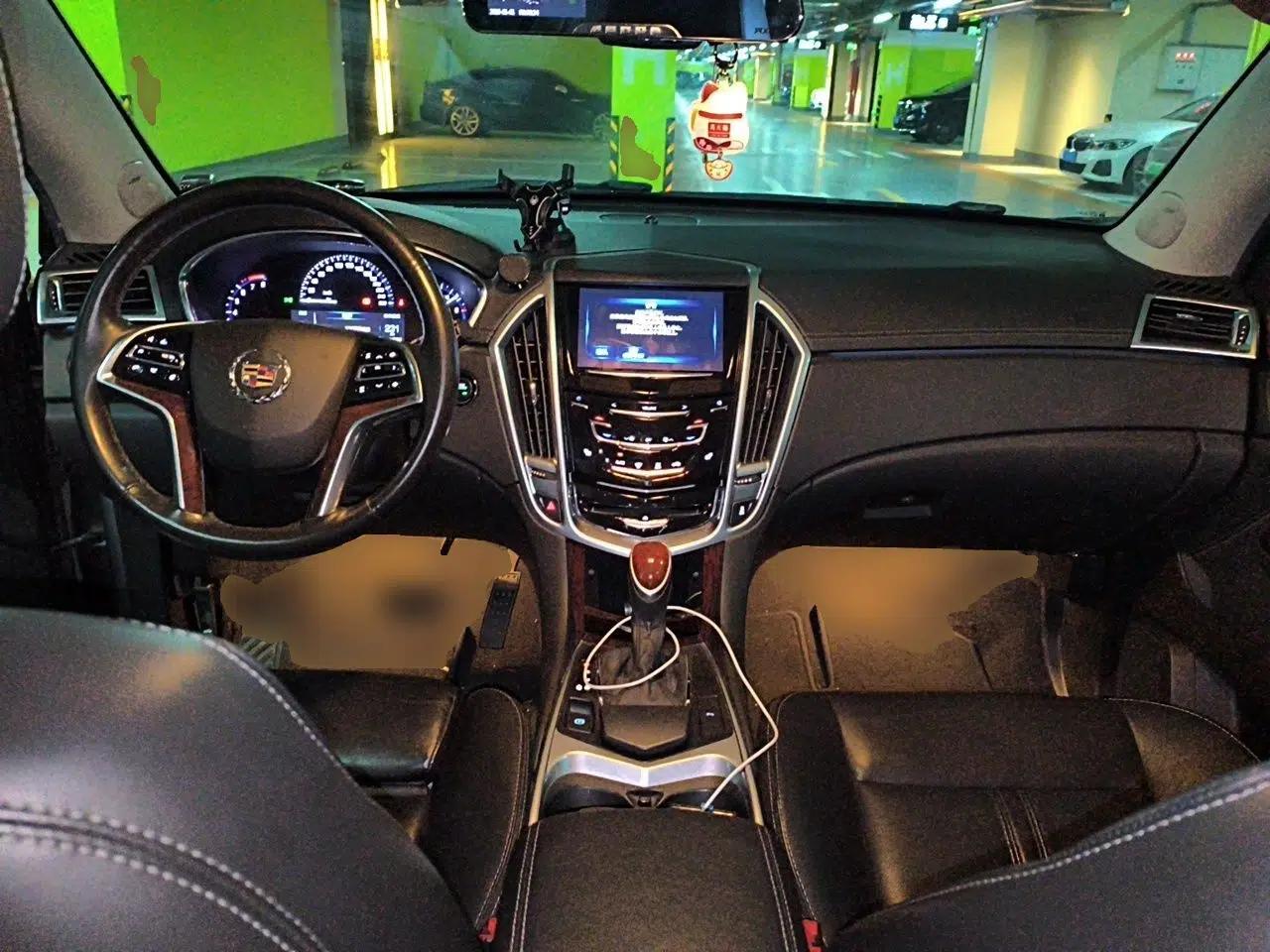 Cadillac SRX 2015 3.0L Elite Model — миниатюра 9