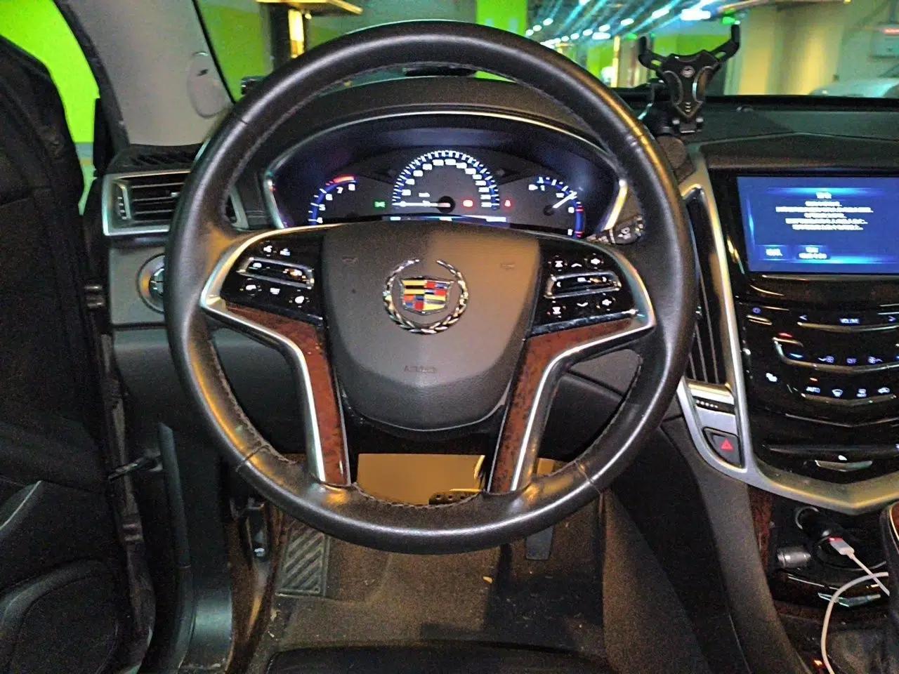 Cadillac SRX 2015 3.0L Elite Model — миниатюра 10
