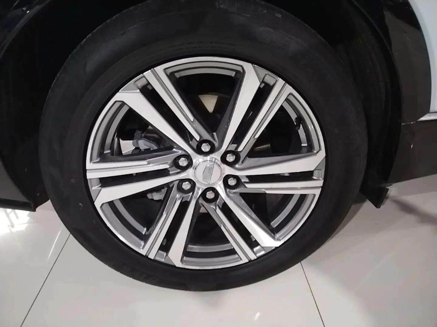 Cadillac LYRIQ 2022 Rear-Drive Long-Range Luxury Edition — миниатюра 11