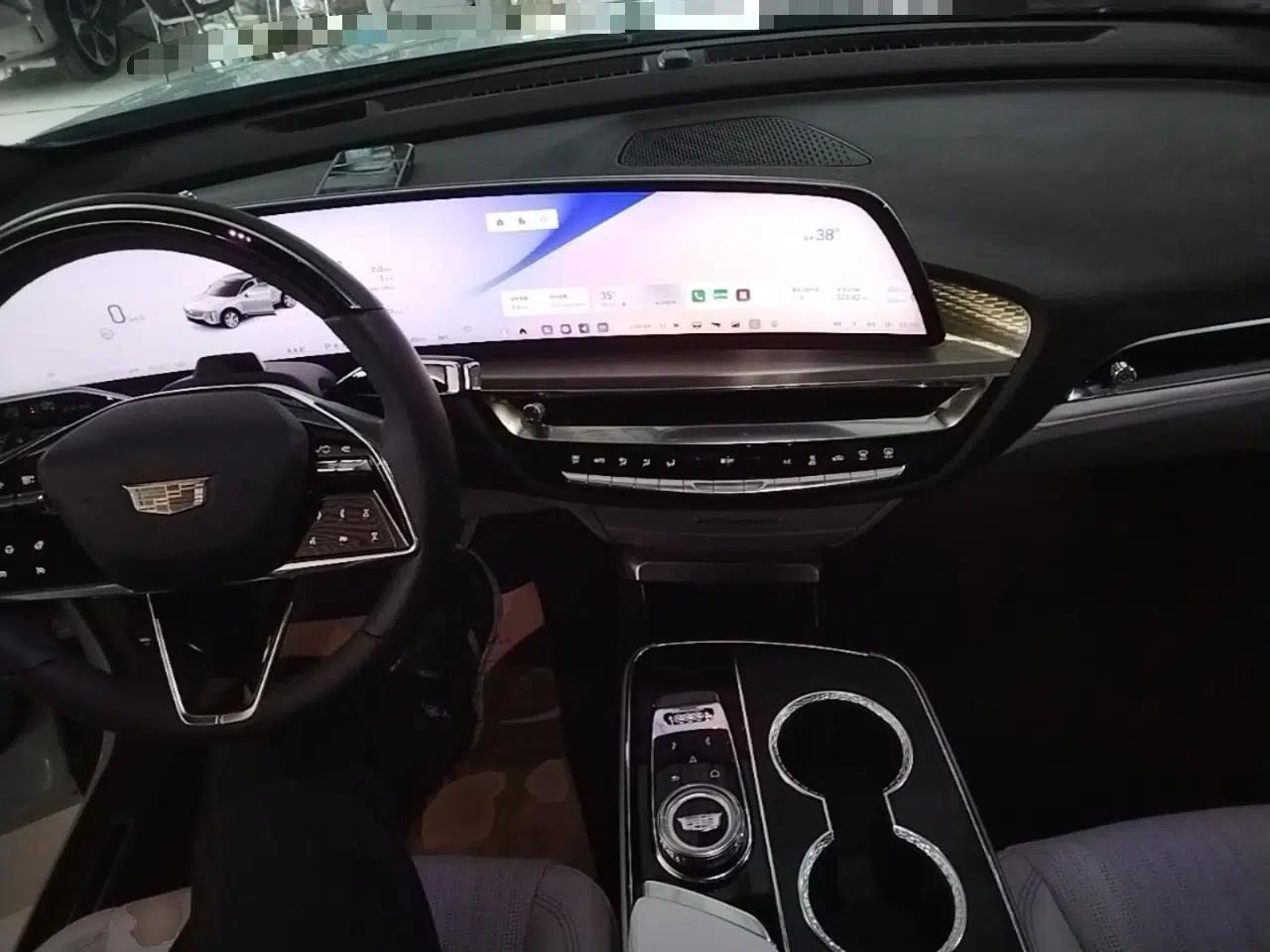 Cadillac LYRIQ 2022 Rear-Drive Long-Range Luxury Edition — миниатюра 12