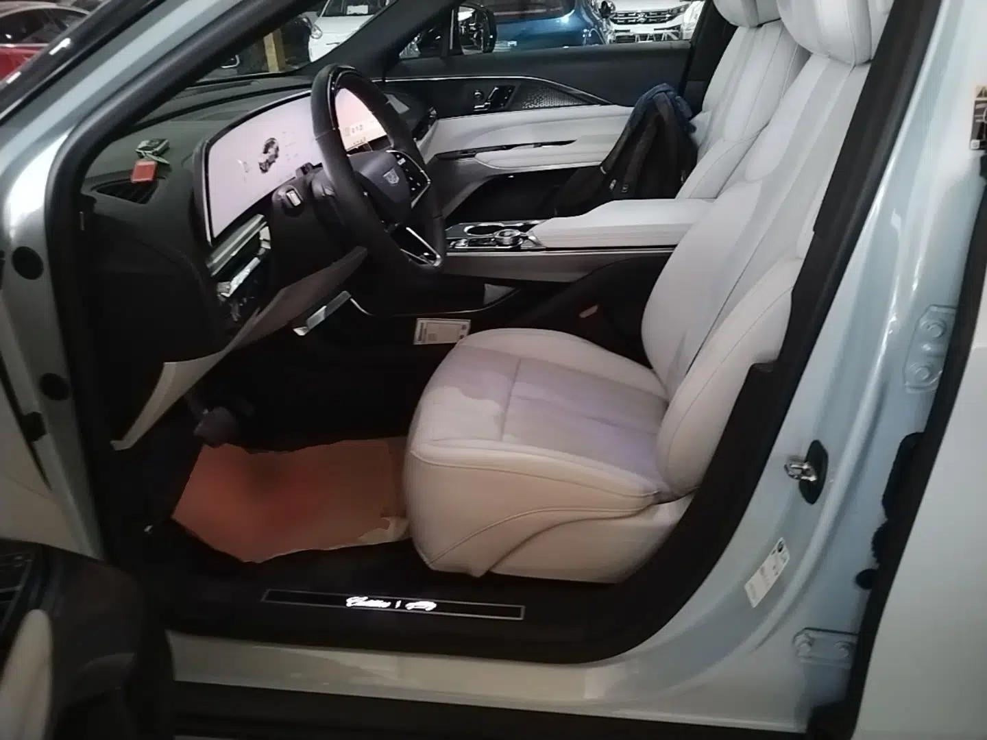 Cadillac LYRIQ 2022 Rear-Drive Long-Range Luxury Edition — миниатюра 17