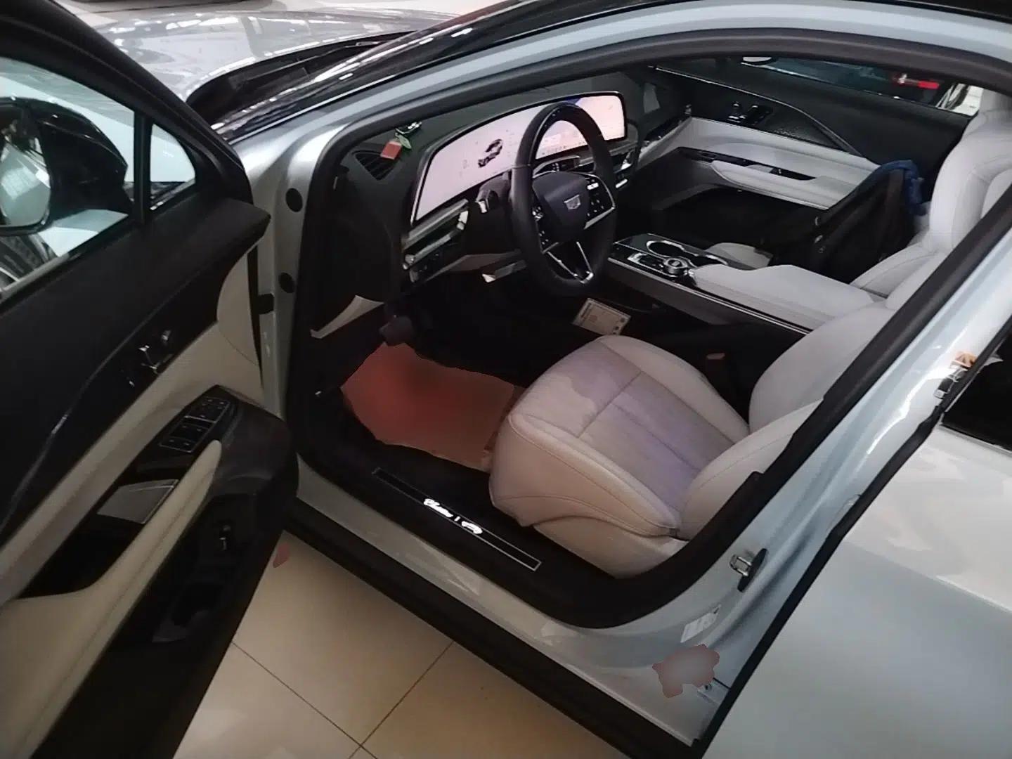 Cadillac LYRIQ 2022 Rear-Drive Long-Range Luxury Edition — миниатюра 18