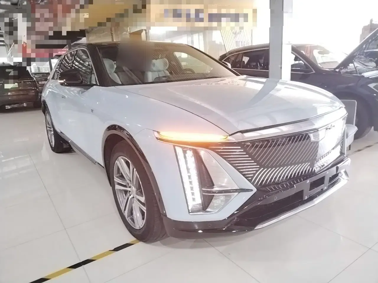 Cadillac LYRIQ 2022 Rear-Drive Long-Range Luxury Edition — миниатюра 3