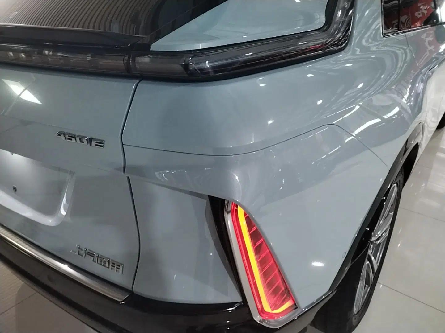 Cadillac LYRIQ 2022 Rear-Drive Long-Range Luxury Edition — миниатюра 9