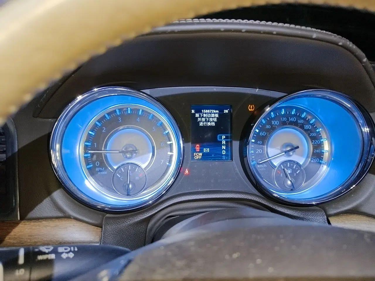 Chrysler 300C 2013 3.6L Prestige Edition — миниатюра 11