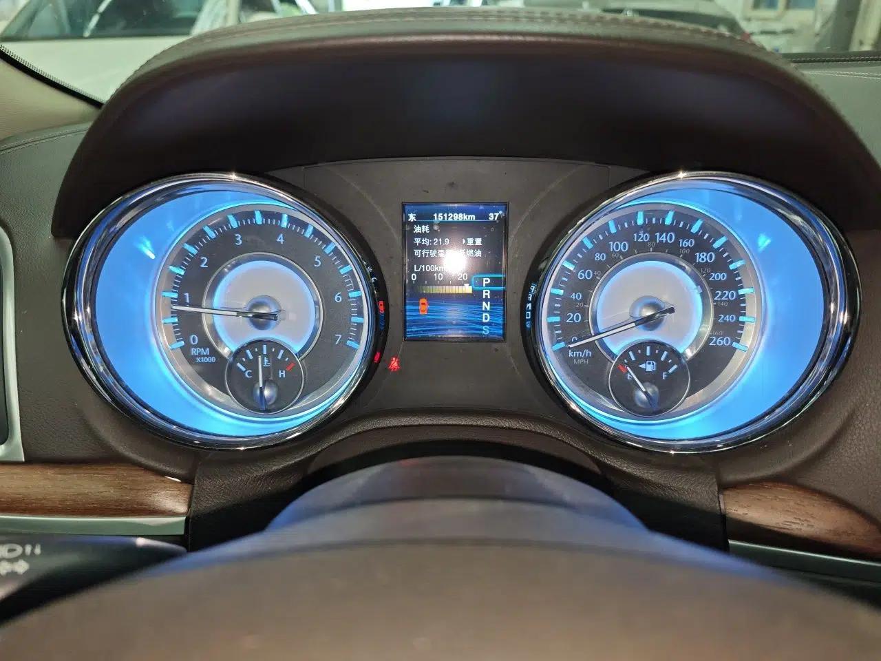 Chrysler 300C 2014 3.0L Excellence Edition — миниатюра 11