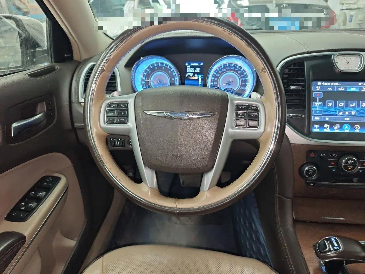 Chrysler 300C 2014 3.0L Excellence Edition — миниатюра 10