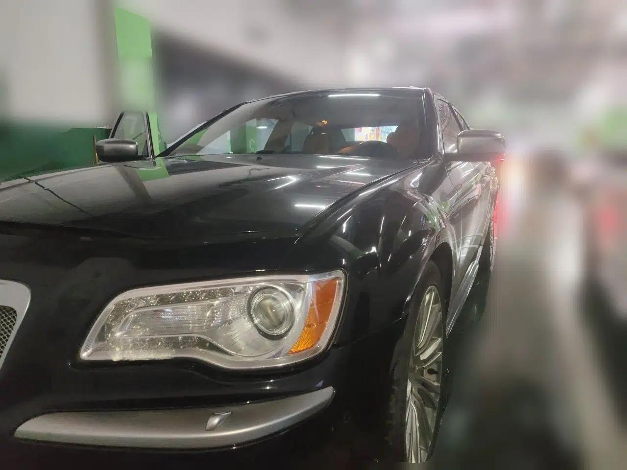 Chrysler 300C 2014 3.0L Excellence Edition — миниатюра 1