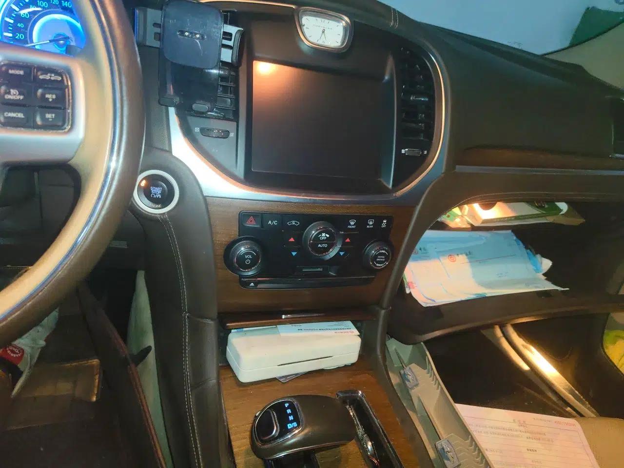 Chrysler 300C 2014 3.0L Excellence Edition — миниатюра 13