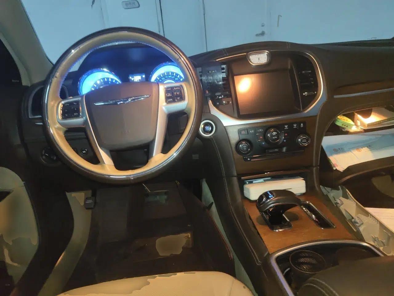 Chrysler 300C 2014 3.0L Excellence Edition — миниатюра 9