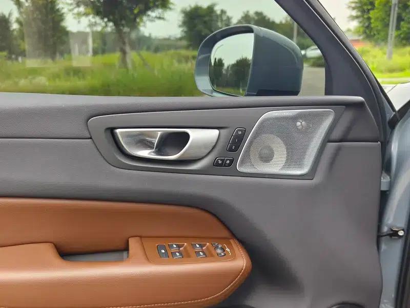 2023 Volvo XC60 PHEV T8 AWD Long Range Smart Luxury Edition — миниатюра 13
