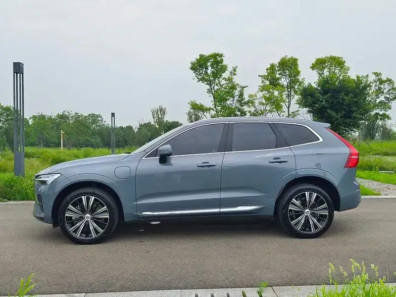 2023 Volvo XC60 PHEV T8 AWD Long Range Smart Luxury Edition — миниатюра 4