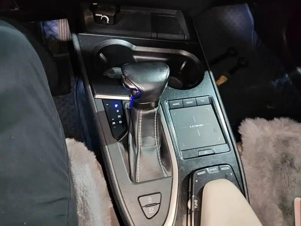 Lexus UX 2020 200 Special Edition — миниатюра 10