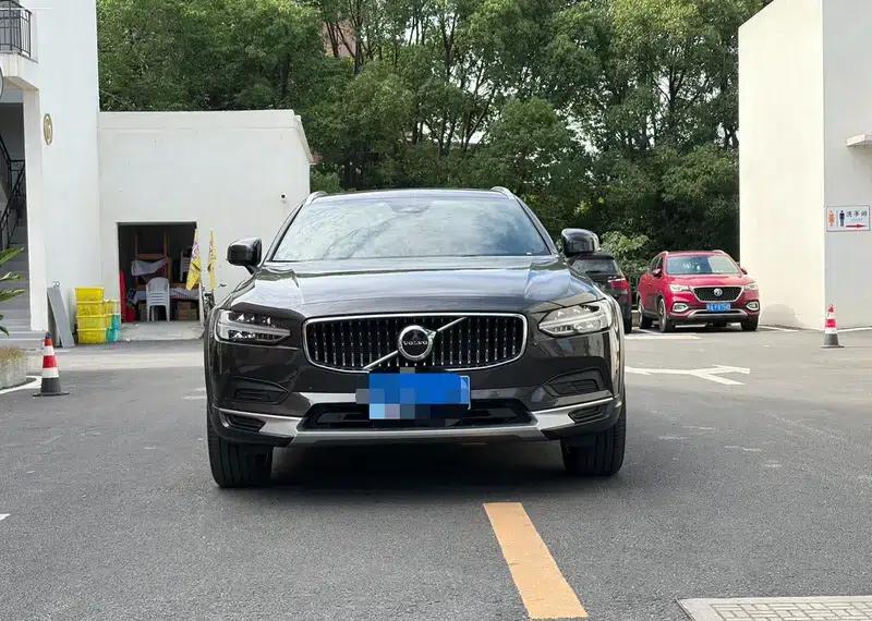 2025 Volvo V90 Cross Country B5 AWD Smart Edition — миниатюра 2