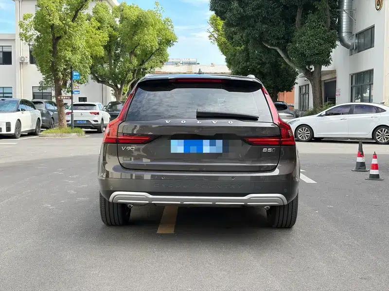 2025 Volvo V90 Cross Country B5 AWD Smart Edition — миниатюра 5