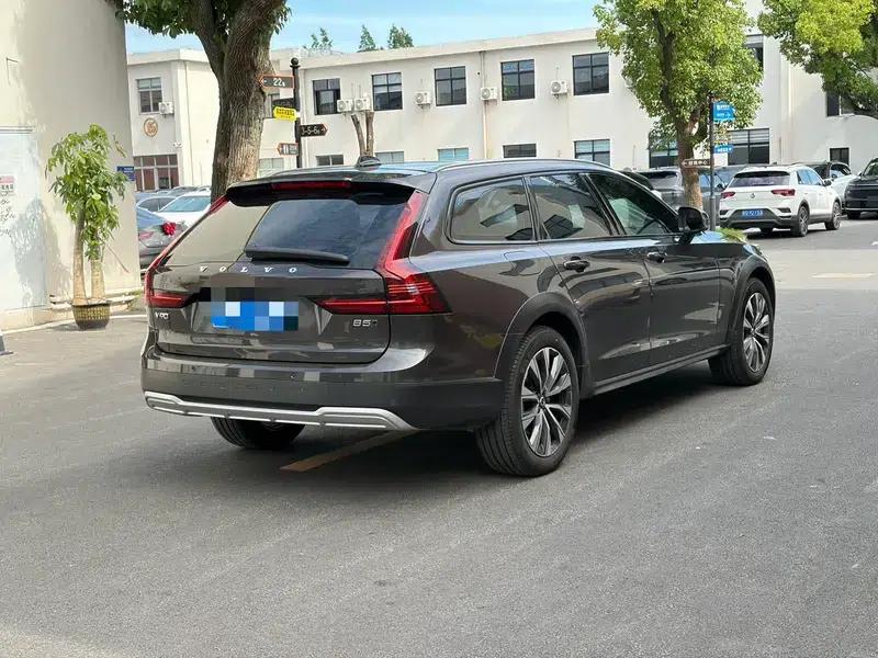 2025 Volvo V90 Cross Country B5 AWD Smart Edition — миниатюра 6