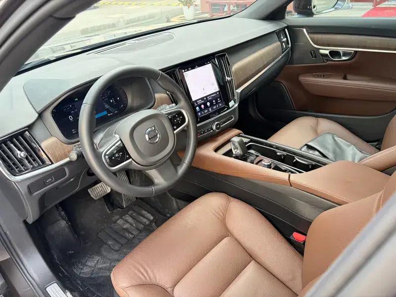 2025 Volvo V90 Cross Country B5 AWD Smart Edition — миниатюра 7