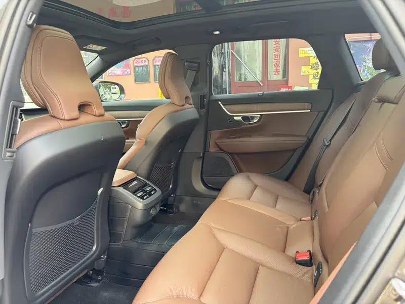 2025 Volvo V90 Cross Country B5 AWD Smart Edition — миниатюра 9